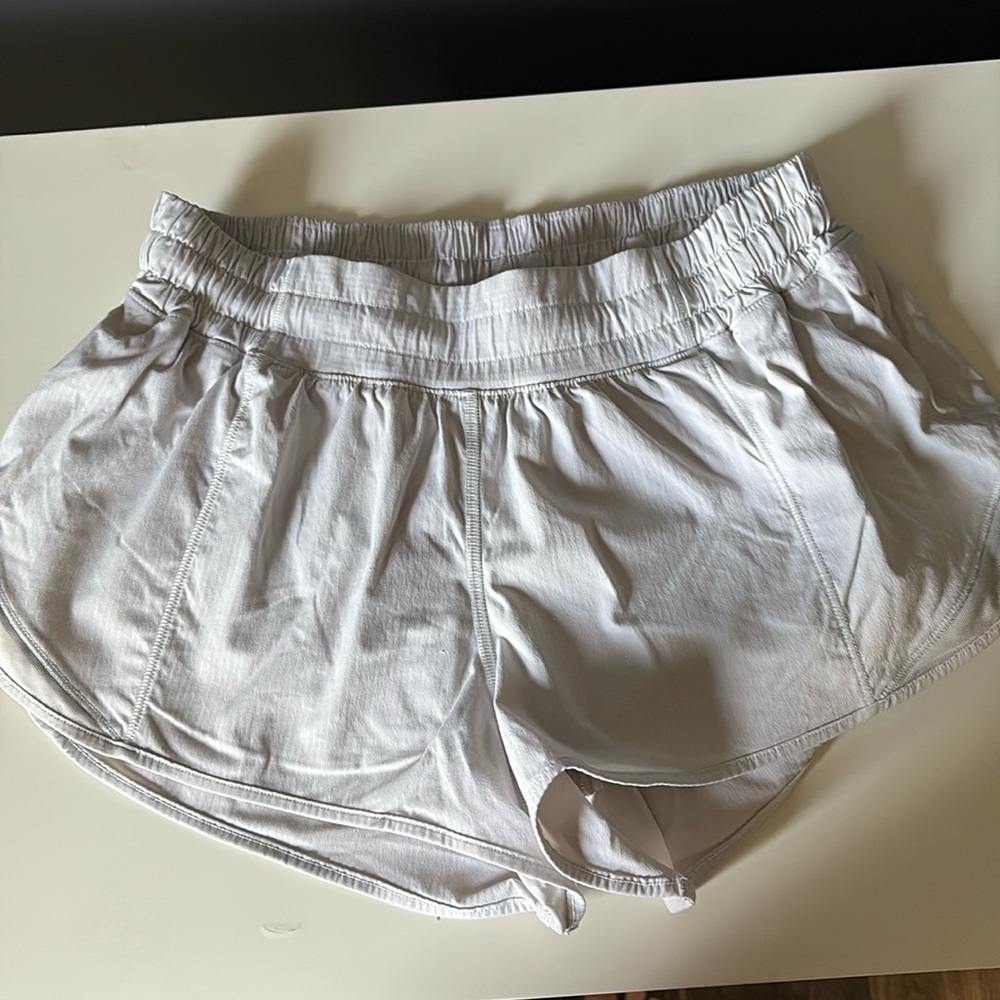 Women’s Lululemon Hotty Hot 2.5 inch Shorts